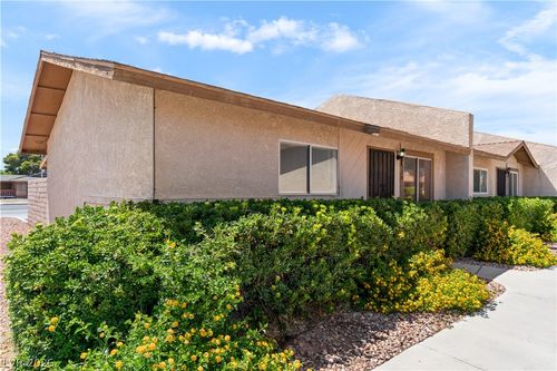 326 Linn Ln, Las Vegas, NV, 89110-4949 | Card Image