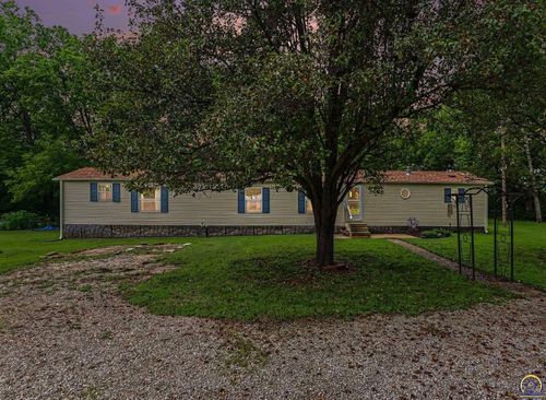 2045 Se 85th St, Berryton, KS, 66409-9653 | Card Image