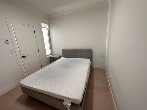 37xx Myrtle St, Burnaby, BC, V5C4E8 | Card Image