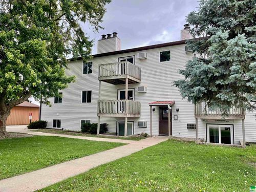 1416 Michigan St, Storm Lake, IA, 50588-1981 | Card Image
