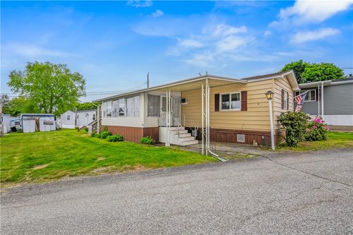 8 Third St, Portsmouth, RI, 02871-1953 | Card Image