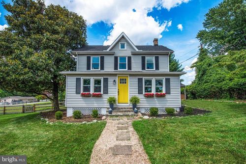 411 E A St, PURCELLVILLE, VA, 20132-3404 | Card Image