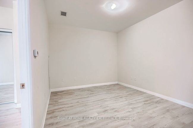 201 - 65 Watergarden Dr, Condo with 3 bedrooms, 2 bathrooms and 1 parking in Mississauga ON | Image 11