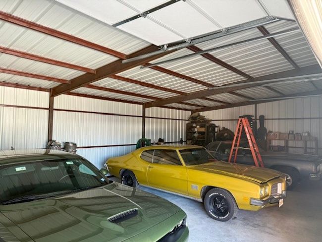 Garage with metal wall | Image 13