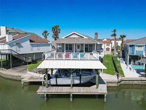 210 Sampan Dr, Tiki Island, TX, 77554-7173 | Card Image