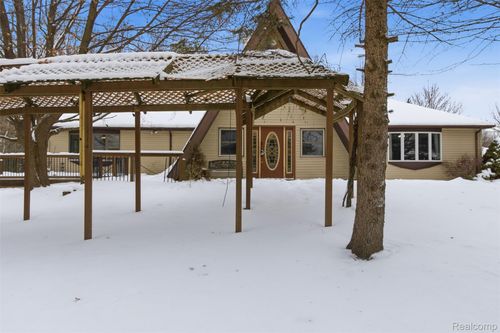 7261 Hashley Rd, Manchester, MI, 48158-9405 | Card Image