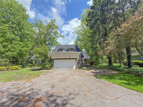 17549 Merry Oaks Trl, Chagrin Falls, OH, 44023-5643 | Card Image