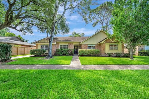 2113 Willow Dell Drive, Seabrook, TX, 77586 | Card Image