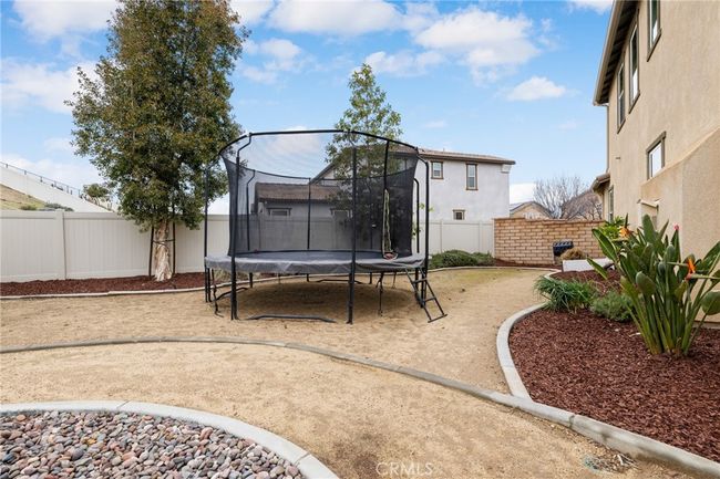Large sideyard | Image 45