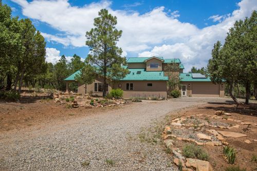 29 Upper Juan Tomas Rd, Tijeras, NM, 87059-7975 | Card Image