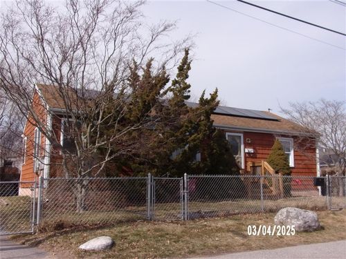 14 Raymond St, East Providence, RI, 02914-2412 | Card Image