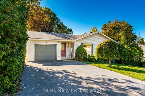 68 Broad St, Penetanguishene, ON, L9M1G2 | Card Image