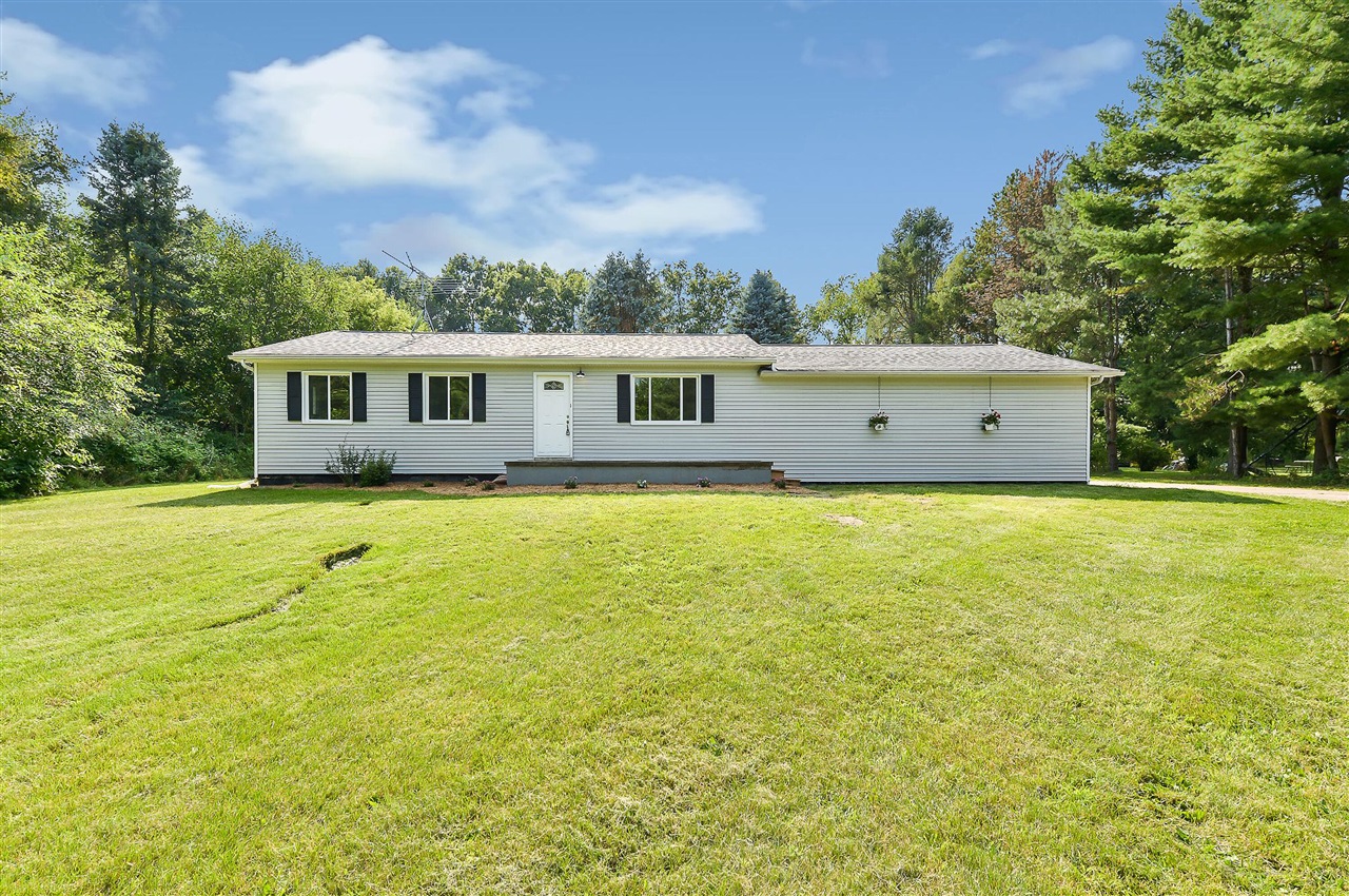 Pinckney Rd, Pinckney, MI 48169