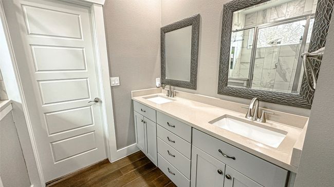 Primary Bathroom | Image 18