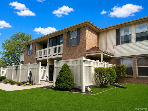 61101 Greenwood Dr, South Lyon, MI, 48178-1724 | Card Image