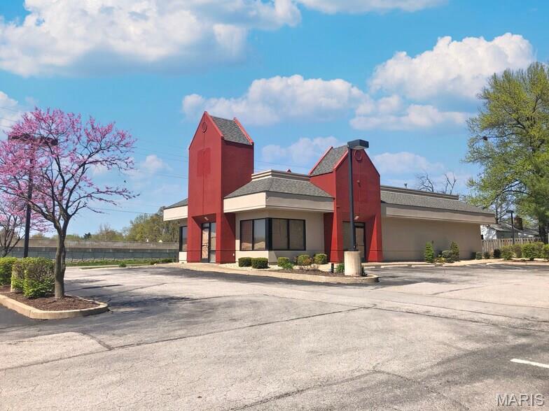 11830 Lusher Rd, Saint Louis, MO 63138