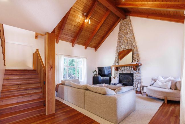 1456 Vernon Drive, House other with 5 bedrooms, 2 bathrooms and 6 parking in Gibsons BC | Image 5