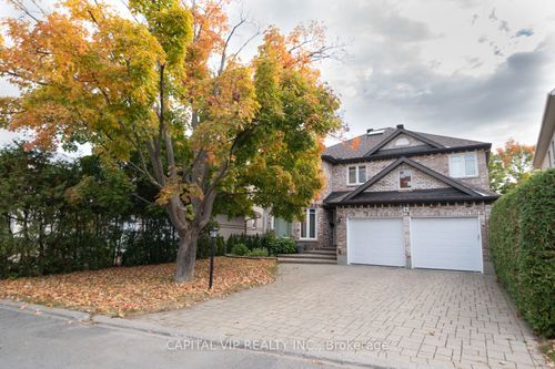 4 Wellsmere Court E, Country Place - Pineglen - Crestview and Area, ON, K2E8C2 | Card Image
