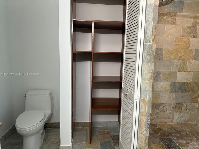 APT-1706N - 2641 N Flamingo Rd, Condo with 2 bedrooms, 2 bathrooms and null parking in Plantation FL | Image 19