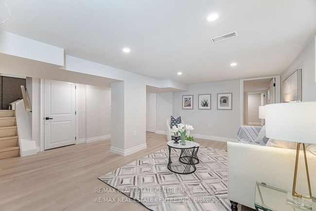 531 King St E, House other with 3 bedrooms, 2 bathrooms and 5 parking in Oshawa ON | Image 29