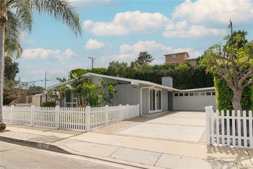 439 S Prospect Ave, Manhattan Beach, CA, 90266-6817 | Card Image