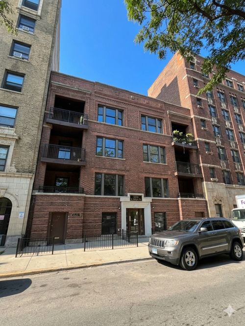 2w-616 W Patterson Ave, Chicago, IL, 60613-5645 | Card Image