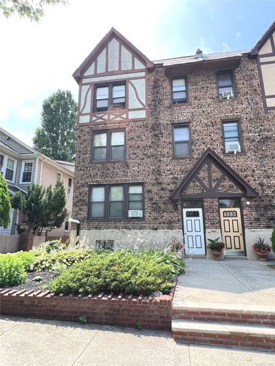 35-60 164th Street, Home with 12 bedrooms, 7 bathrooms and null parking in Flushing NY | Image 2