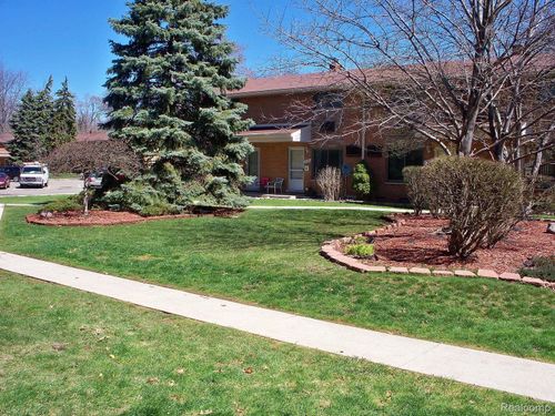 29209 Tessmer Ct, Madison Heights, MI, 48071-2619 | Card Image