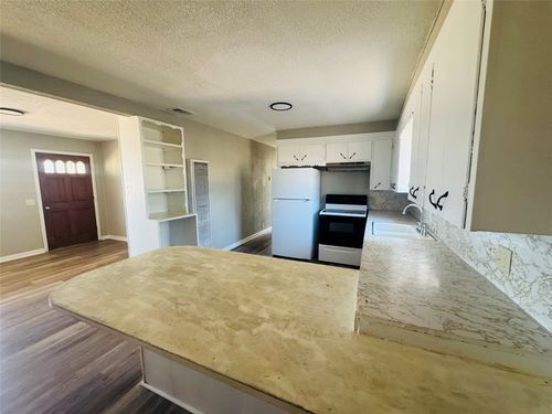 601 6th Ave, Rochester, TX, 79544-2011 | Card Image
