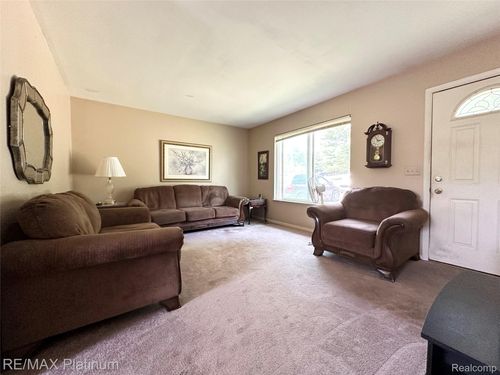 5741 Crandall Rd, Howell, MI, 48855-7706 | Card Image