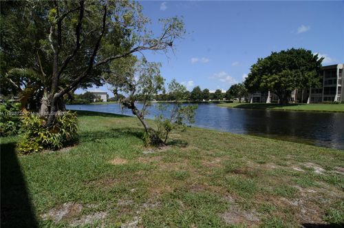 apt-115-9420 Poinciana Pl, Davie, FL, 33324-4812 | Card Image