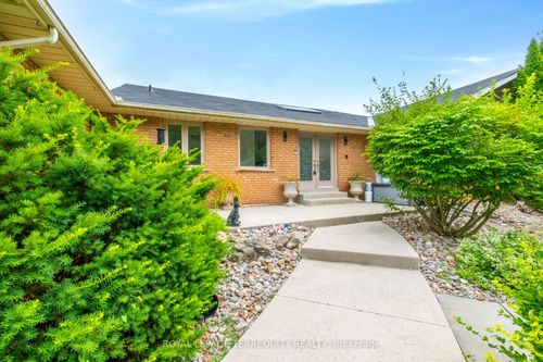 1041 15th Side Rd, Schomberg, ON, L0G1T0 | Card Image