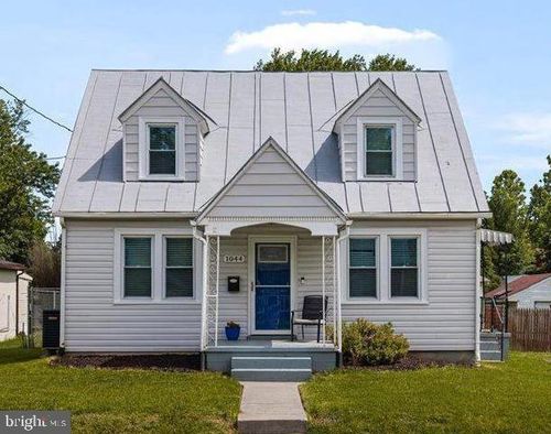 1044 Orchard Ave, WINCHESTER, VA, 22601-5818 | Card Image