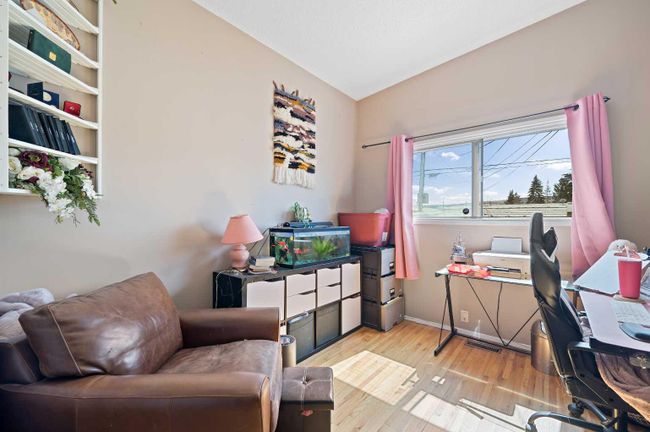 7121 37 Avenue Nw, Home with 5 bedrooms, 2 bathrooms and 2 parking in Calgary AB | Image 14