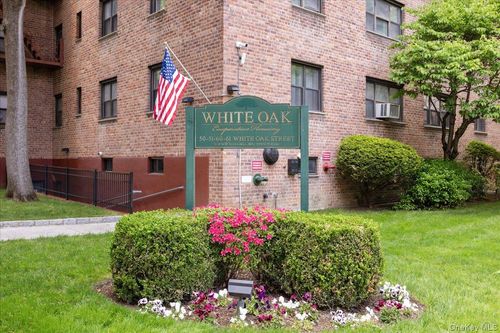 4d-51 White Oak Street, New Rochelle, NY, 10801 | Card Image
