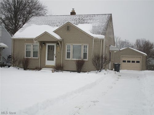 1562 Medford Ave, Youngstown, OH, 44514-1024 | Card Image