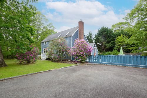 22 Shinnecock Ave, East Quogue, NY, 11942-4514 | Card Image