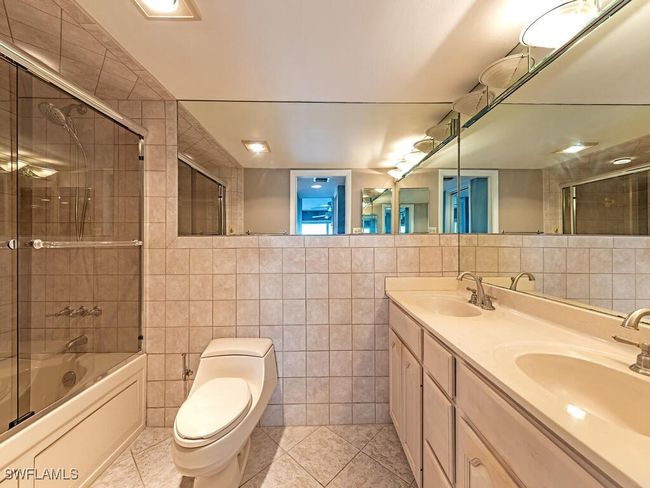 APT-211 - 800 River Point Dr, Condo with 2 bedrooms, 3 bathrooms and null parking in NAPLES FL | Image 9