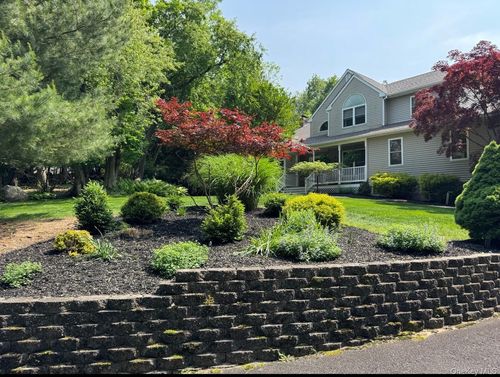 4 Apple Ln, Wading River, NY, 11792-1200 | Card Image