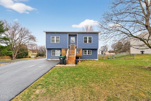 15 Castle Dr, Stillwater, NY, 12170-1226 | Card Image