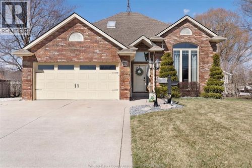 276 Texas Rd, Amherstburg, ON, N9V2R7 | Card Image