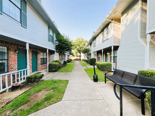 a10-929 W Hickory St, Denton, TX, 76201-9101 | Card Image