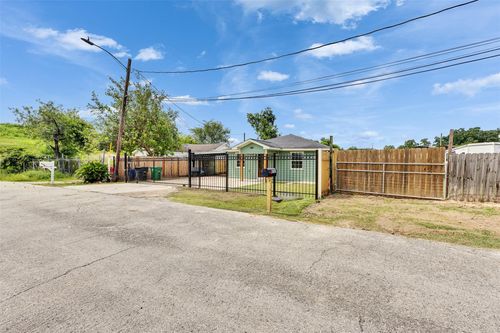 9707 Nedwald St, Houston, TX, 77029-4225 | Card Image
