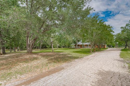 144 Pin Oak Ln, Hempstead, TX, 77445-8118 | Card Image