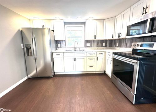 421 Cedar St, Iowa Falls, IA, 50126-2015 | Card Image