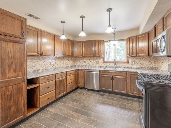 930 W Bryn Mawr Ave, House other with 3 bedrooms, 2 bathrooms and 2 parking in Roselle IL | Image 7
