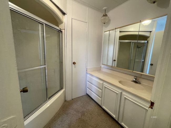 Primary Bathroom | Image 7