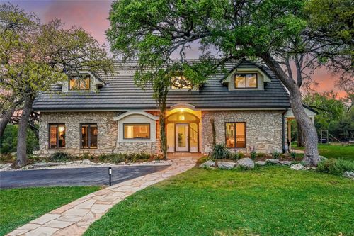 8004 Golden Oaks Ln, Austin, TX, 78737-9013 | Card Image