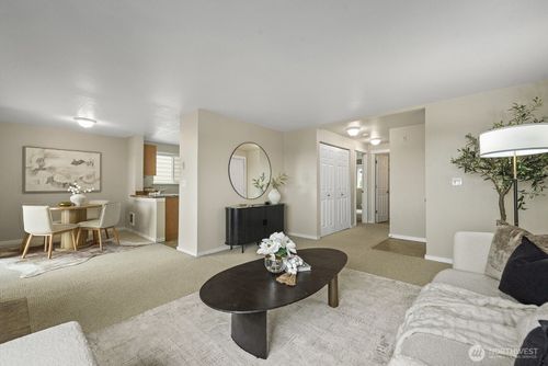 h-16-3815 131st Ln Se, Bellevue, WA, 98006-1360 | Card Image