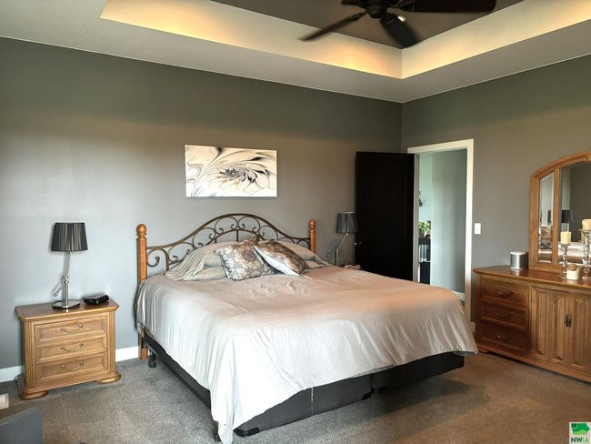 925 Sunrise Trl, House other with 5 bedrooms, 3 bathrooms and null parking in Sioux Center IA | Image 16